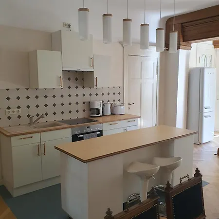 Gruene Wohlfuehloase In Einer Stadtvilla