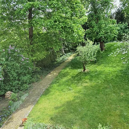 Апартаменты Gruene Wohlfuehloase In Einer Stadtvilla Галль