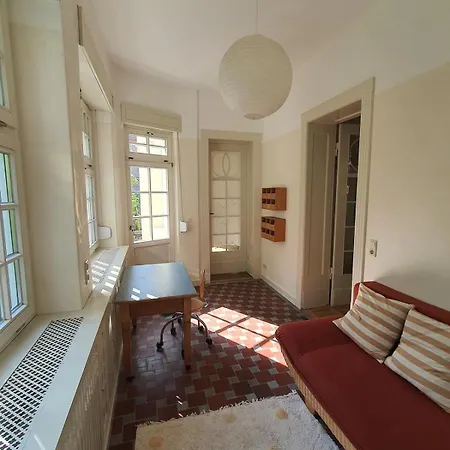 Gruene Wohlfuehloase In Einer Stadtvilla * Галль